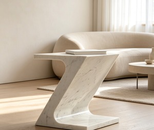 Table d'appoint moderne en marbre en forme de Z pour salon et espaces extérieurs - Product Image 1