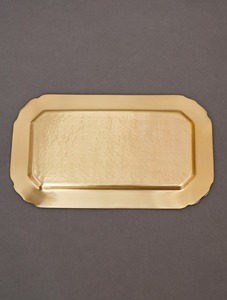 Bandeja decorativa rectangular de diseño tradicional con esquinas ornamentadas para decoración del hogar, chapada en oro. Bandeja de servicio de diseño tradicional. - Product Image 6