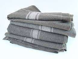Vente en gros de couvertures en laine personnalisées 70% laine 30% polyester, motifs unis et rayés, pour voyages et hôtels, fabriquées en Inde par Harshit intern. - Product Image 1