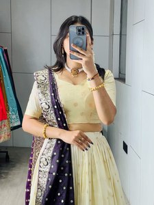 Ensemble Lehenga Choli en soie Paithani classique avec dupatta tissé Zari, tenue de mariage - Product Image 4