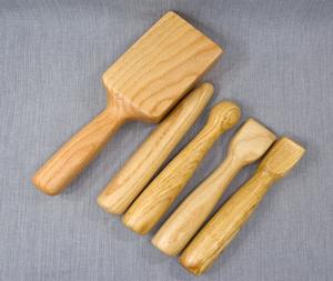 Venta al por mayor de palos de masaje de haya natural para celulitis, rodillos de masaje de madera Gua Sha manuales, juegos de herramientas de masaje de madera para terapia. - Product Image 4