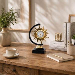 Horloge de bureau, design soleil doré, base noire, mouvement à quartz, fonctionne à piles, forme circulaire en métal, analogique, fonction snooze, moderne - Product Image 1