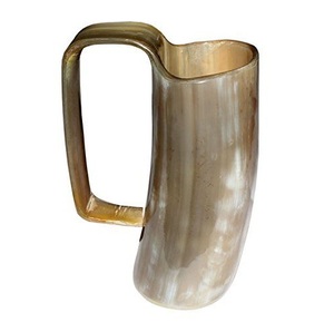 Mug à boire en corne de buffle polie, artisanal et écologique, forme naturelle, style viking, inspiré du Moyen-Âge, tasse à bière, vaisselle - Product Image 2