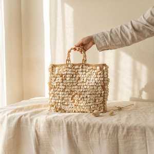 กระเป๋าถือลูกปัดแก้วสีสันตามสั่ง รับรองโดย MS Handicraft พร้อมหูหิ้ว สำหรับใช้ในชีวิตประจำวัน จากอุตรพัฒนา รุ่น Ms-wc-001 - Product Image 1