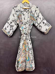 Écharpe en soie Sari à motif floral |   Robe kimono en crêpe de soie faite à la main pour femme, col en V, longueur intégrale, taille élastique sur le devant |   Luxe vintage - Product Image 5