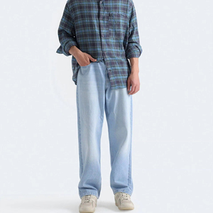 Jean baggy déchiré et vieilli en denim pour homme, style streetwear, avec effet délavé vintage et trous - Product Image 1