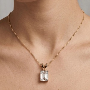 Collar con Colgante de Diamante Cultivado en Laboratorio con Corte Esmeralda, Certificado por IGI, Oro Amarillo de 18K, CVD VVS DEF, Joyería Fina al por Mayor - Product Image 1