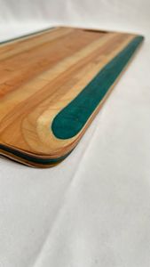 Tabla de madera ligera, ecológica y sostenible, hecha a mano, artículo de cocina moderno, accesorio de cocina elegante, tabla para servir. - Product Image 4