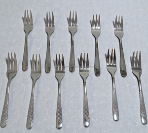 ชุดส้อมโต๊ะสแตนเลสคุณภาพสูง ทนทาน ทันสมัย ขัดเงาเกรดอาหาร สำหรับเค้ก  ผู้จัดจำหน่ายอุปกรณ์บนโต๊ะอาหารสำหรับโรงแรม - Product Image 1