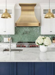 Hotte de cuisine de luxe en laiton, fabriquée à la main avec une maîtrise artisanale, performance fiable, design époustouflant pour le centre de la cuisine - Product Image 6