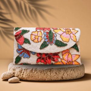 Bolso Rectangular Bordado Floral Hecho a Mano con Base de Algodón, Artesanía Textil para Regalo de Boda - Product Image 3