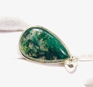 Pendentif en agate mousse naturelle – Bijoux en pierres précieuses faits à la main - Product Image 1