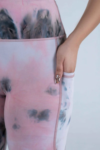 Ensemble de vêtements de sport pour femmes en gros personnalisé : soutien-gorge de sport et leggings de yoga taille haute sans couture pour l'entraînement en salle de sport - Product Image 4