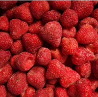 Suikerarme gevriesdroogde hele aardbeien, geconserveerd fruit, zacht, gezond, natuurlijk, bulk, vacuüm verpakt, snack
