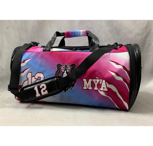 Bolsa Deportiva Sublimada Personalizada de 24 Pulgadas con Correa de Hombro Personalizada y Bolsillos Laterales en Cuero Artificial Resistente al Agua - Product Image 1