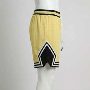 Shorts de basket-ball vintage jaunes en maille pour hommes, taille élastique avec cordon de serrage, vêtements de sport d'entraînement, bas de tenue streetwear d'été - Product Image 3
