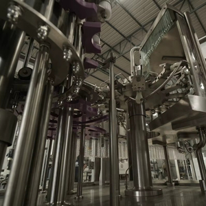 Aim Technologies <b>Three</b> Phase Electric Automatic Water Bottle Filling Machine 2000 BPH 60-90 BPM 200ml-1 Ltr for Mineral - Product Image 4