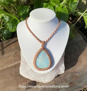 Collar Boho de Macramé con Colgante de Mariposa, Perla de Agua Dulce, Corte Esmeralda, Cordón Marrón Cobre, Anudado a Mano, Ajustable - Product Image 3