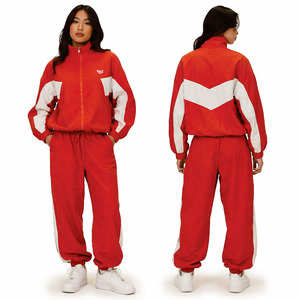 Chaqueta cortavientos de nailon roja personalizada para mujer, estilo moderno, para senderismo al aire libre, con capucha, impermeable, chaqueta cortavientos para hombre, venta al por mayor - Product Image 5