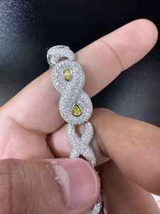 กำไลข้อมือฮิปฮอปทรงกลมเจียระไนแบบบริลเลียนท์ประดับเพชรโมอิสซาไนต์ VVS ตัวเรือนเงินแท้ 925 ชุบทอง ขนาด 13 มม. ดีไซน์แบบ Ice Out สำหรับผู้หญิง - Product Image 5