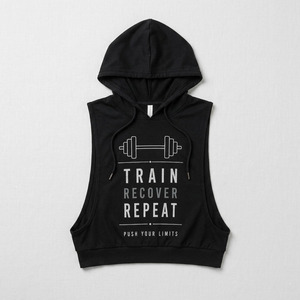 Débardeur de sport noir à capuche sans manches pour femme, à fentes latérales, très demandé, pour entraînement et fitness, avec impression DTG personnalisée, couleur unie, vente en gros - Product Image 5