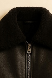 แจ็คเก็ตมอเตอร์ไซค์หนังแบบสั่งทำขายส่งสำหรับทุกเพศ |   ผู้ผลิตเสื้อผ้ากันหนาวแบบมีโลโก้ด้านหน้า รุ่นปี 2025 เคลือบแว็กซ์อย่างดี สำหรับงานทางการ (OEM) - Product Image 3