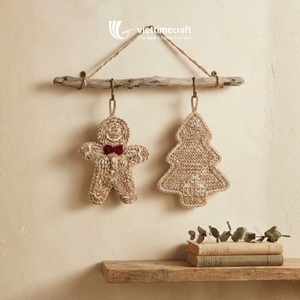 Adorno navideño de yute hecho a mano con forma de hombre de jengibre y árbol, decoración colgante de estilo rústico con apliques bordados. - Product Image 2