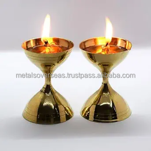 Lampe à huile traditionnelle en laiton faite à la main pour la décoration de Puja Diwali et l'utilisation dans les temples domestiques - Product Image 4