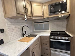 รถเทรลเลอร์สำหรับตั้งแคมป์ RV รถออฟโรด24BH ท่องเที่ยว2024ใหม่ - Product Image 6