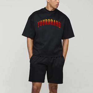 Ensemble de vêtements de sport décontractés pour hommes - Logo personnalisé imprimé, short et chemise blancs et noirs, vêtements d'été à prix avantageux - Product Image 4