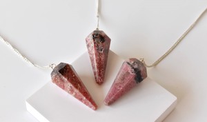 Pendules en Agate Naturelle Écologiques, Pierres Précieuses Sculptées pour la Guérison, Générateurs d'Énergie Aura Feng Shui - Vente Chaude - Product Image 4