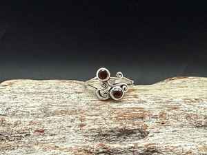 Bague en grenat en argent sterling 925, motif tourbillon, faite à la main, pierre de naissance de janvier, bijou élégant, cadeau - Product Image 3