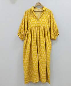 Robe mi-longue formelle à col en V, 100% coton, imprimée à la main, écologique, respirante, à manches bouffantes, motif floral, taille naturelle, tie-dye, coupe trapèze - Product Image 1