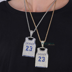 Pendentif Maillot de Basketball James 23 en Argent 925 Plaqué Or 18K avec Strass en Cristal de Laboratoire, Thème Luxe Unisexe pour Usage Quotidien - Product Image 3