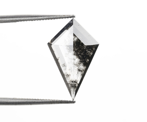 เพชรทรงไคท์คัท 1.90 กะรัต ทรงเกลือพริกไทย เจาะด้วยเลเซอร์ เพชรเลี้ยงในห้องปฏิบัติการแบบเม็ดเดี่ยว เพชรเกลือพริกไทยแบบสั่งทำพิเศษ ราคาขายส่ง - Product Image 1