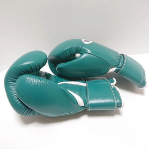 Gants de boxe d'entraînement confortables en cuir véritable avec fermeture Velcro, parfaits pour le sparring – Équipement de boxe Winning vert artisanal - Product Image 5