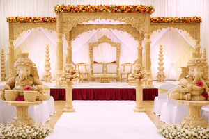 Fabuloso Mandap con Diseño Paisley para Bodas Indias, Decoración Dorada para Bodas Inglesas, Escenario de Recepción Personalizado con Diseño Paisley para Reino Unido - Product Image 3