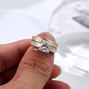 แหวนแต่งงานเพชรทรงปรินเซสคัทเพาะเลี้ยงในห้องปฏิบัติการ ทองคำแท้ 14K ดีไซน์เรียบหรู ประดับเพชรแบบหนามเตย น้ำหนัก 2.50 กะรัต รับรองโดย IGI ระดับ VS+ - Product Image 4