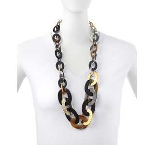 Collar con Colgante de Cuerno Elegante y de Alta Calidad, Hecho a Mano con Resina, Madera, Metal y Hueso, con Diamante y Perla, Cadena Única, Artesanía Natural - Product Image 6