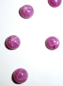 Rubis étoilé rond 6x6 mm 1,5 carat, cabochon poli créé en laboratoire avec effet étoile à 6 branches pour la fabrication de bijoux - Product Image 5