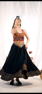 Lehenga Choli pour femmes avec dupatta orné de miroirs, robe ethnique pour les fêtes et les festivals - Product Image 3