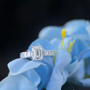 Bague en diamant taille émeraude cultivé en laboratoire 1,60 carat D VVS2 certifiée IGI Or blanc 14K plaqué rhodium Bijoux de fiançailles et de mariage - Product Image 3