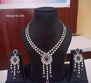 Conjunto de Joyería Clásico y Glamuroso para Mujer, Collar y Aretes con Imitación de Plata y Diamantes de Imitación Azules, para Bodas y Compromisos - Product Image 1