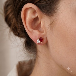 Boucles d'oreilles clous en or jaune massif 9 carats certifiées IGI, avec diamant de laboratoire et rubis sang de pigeon, taille poire, bijoux de créateur pour femme - Product Image 2