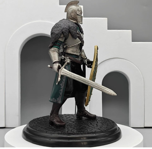 Figurine de chevalier en bronze antique, armure détaillée, tenant une épée verticalement, sur piédestal soigné, disponible à prix de gros. - Product Image 4