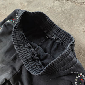 Pantalon de survêtement streetwear personnalisé en molleton bouclette, effet délavé soleil, coupe ample, délavé à l'acide, vintage, avec strass, pour homme - Product Image 3