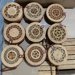 กระเป๋าหวายทรงกลมขายดี พร้อมเปลือกหอยถักทอ กระเป๋าทรงถังหวายสไตล์ฤดูร้อน กระเป๋าสะพายไหล่โครเชต์สำหรับสุภาพสตรี - Product Image 2