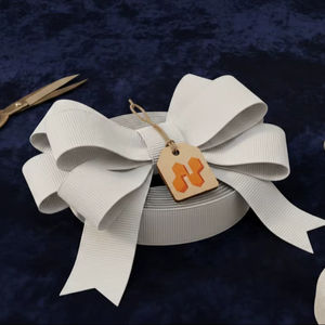 Cinta de Grosgrain Gris de 25 mm, 100% Poliéster, Calidad Premium, Decorativa para Prendas, Manualidades y Embalaje - Product Image 1