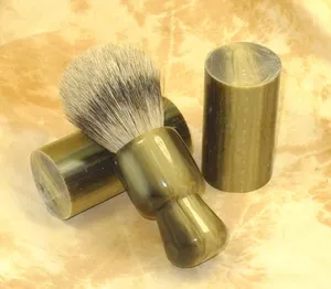 Brosses à cheveux en corne de buffle écologiques faites à la main, finition très brillante, manche en bois professionnel pour les entreprises (vente en gros) - Product Image 1