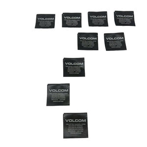 Étiquettes tissées en PVC lavables personnalisées - Étiquettes de vêtements imprimées numériquement écologiques - Étiquettes coupées à l'échographie douces pour vêtements - Product Image 3